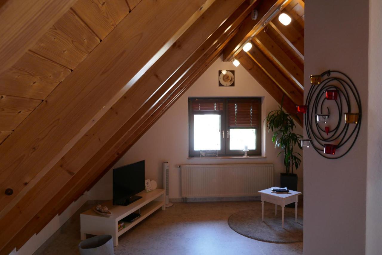 Moderne 2 Zi - Fewo Weinbergliebe Am Tuniberg Zwischen Freiburg Und Frankreich Merdingen Esterno foto